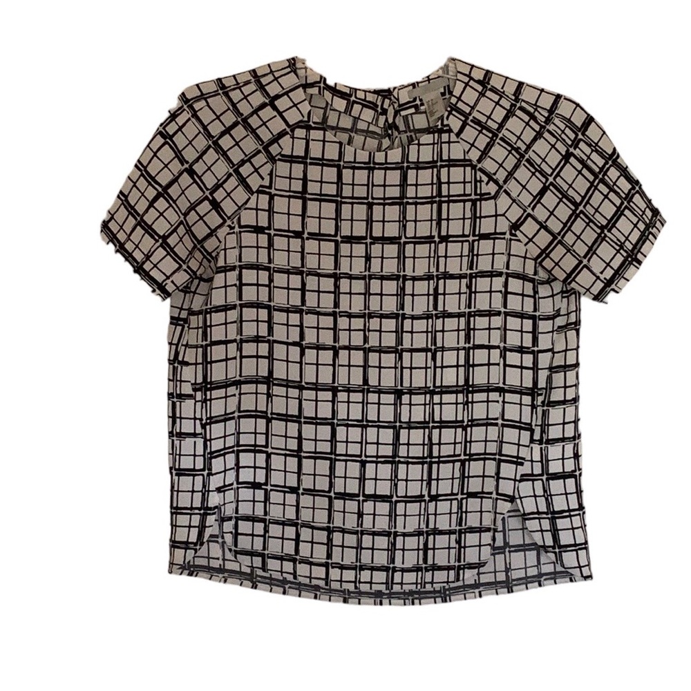 H & M black and white top with one button neck closure